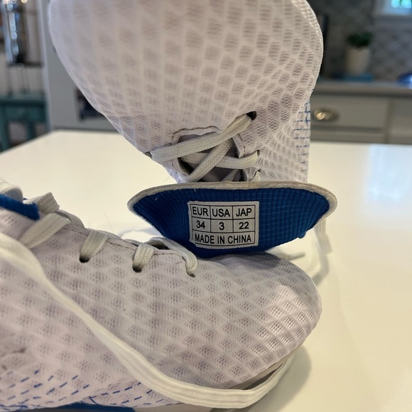 EUC White Soccer Cleats - Picture 2 of 6